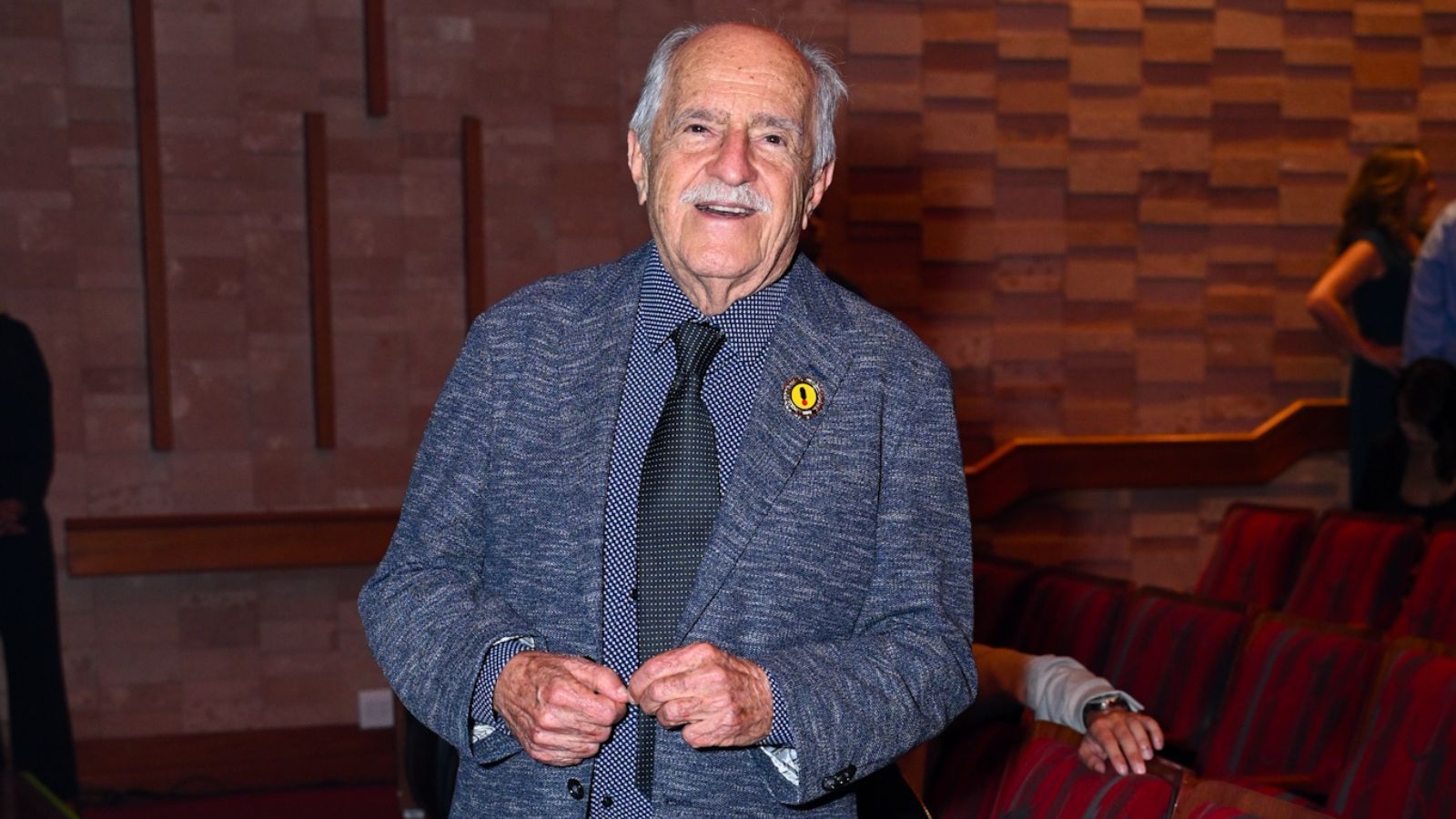 Aos 93 anos, Ary Fontoura brilha no prêmio iBest em SP