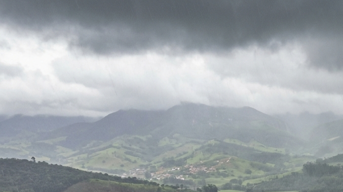 Quatro estados em alerta vermelho para temporais; previsão detalhada