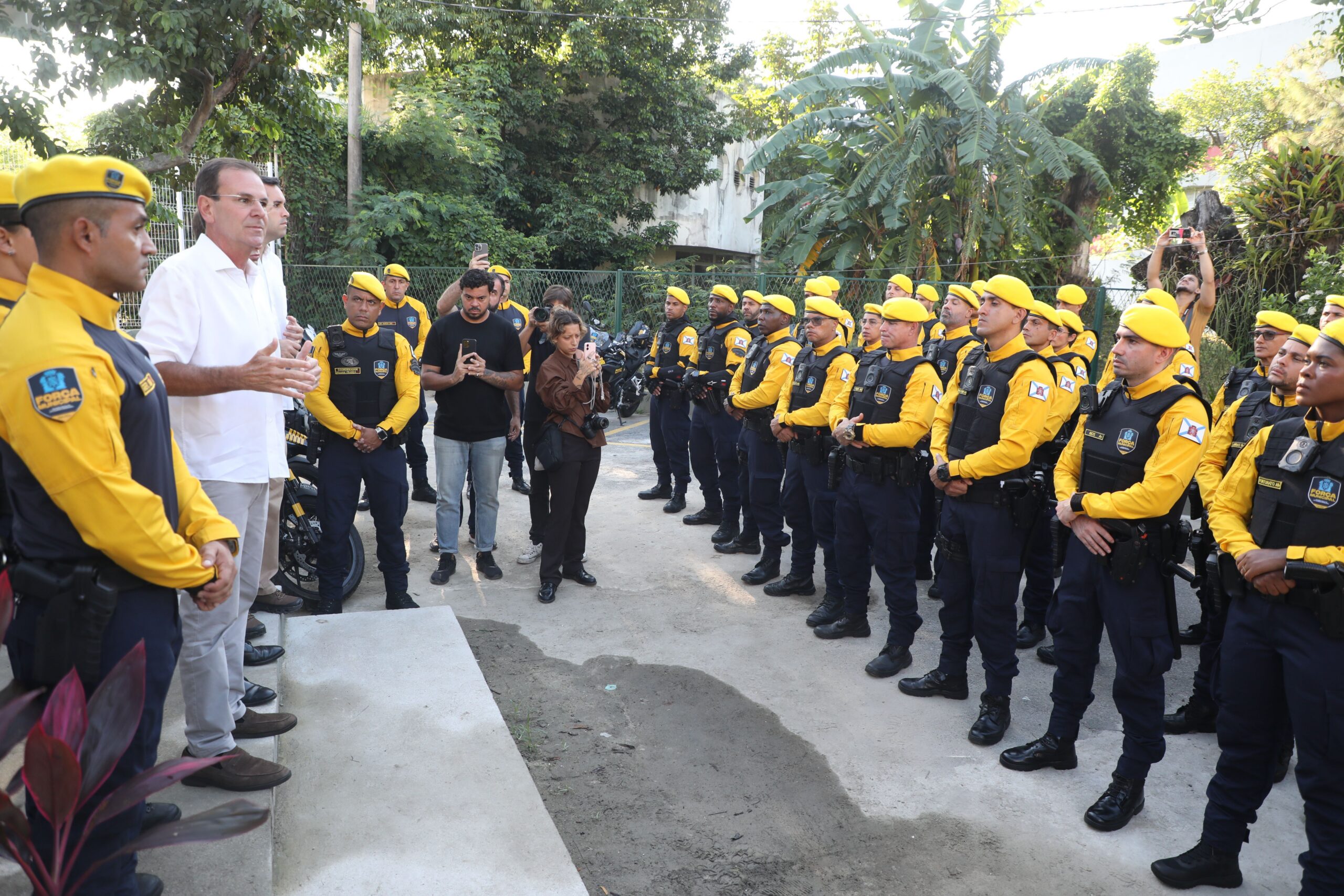 Guarda municipal armada do Rio traz segurança para a população