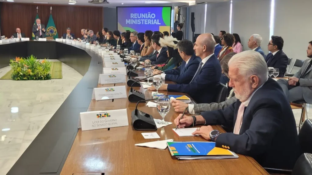 Lula anuncia ao menos 18 trocas ministeriais: veja as mudanças principais