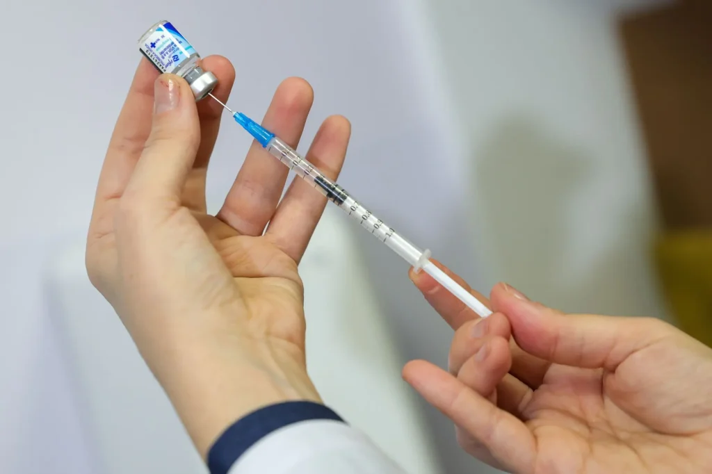 Vacinação contra gripe começa neste sábado; quem pode se vacinar?
