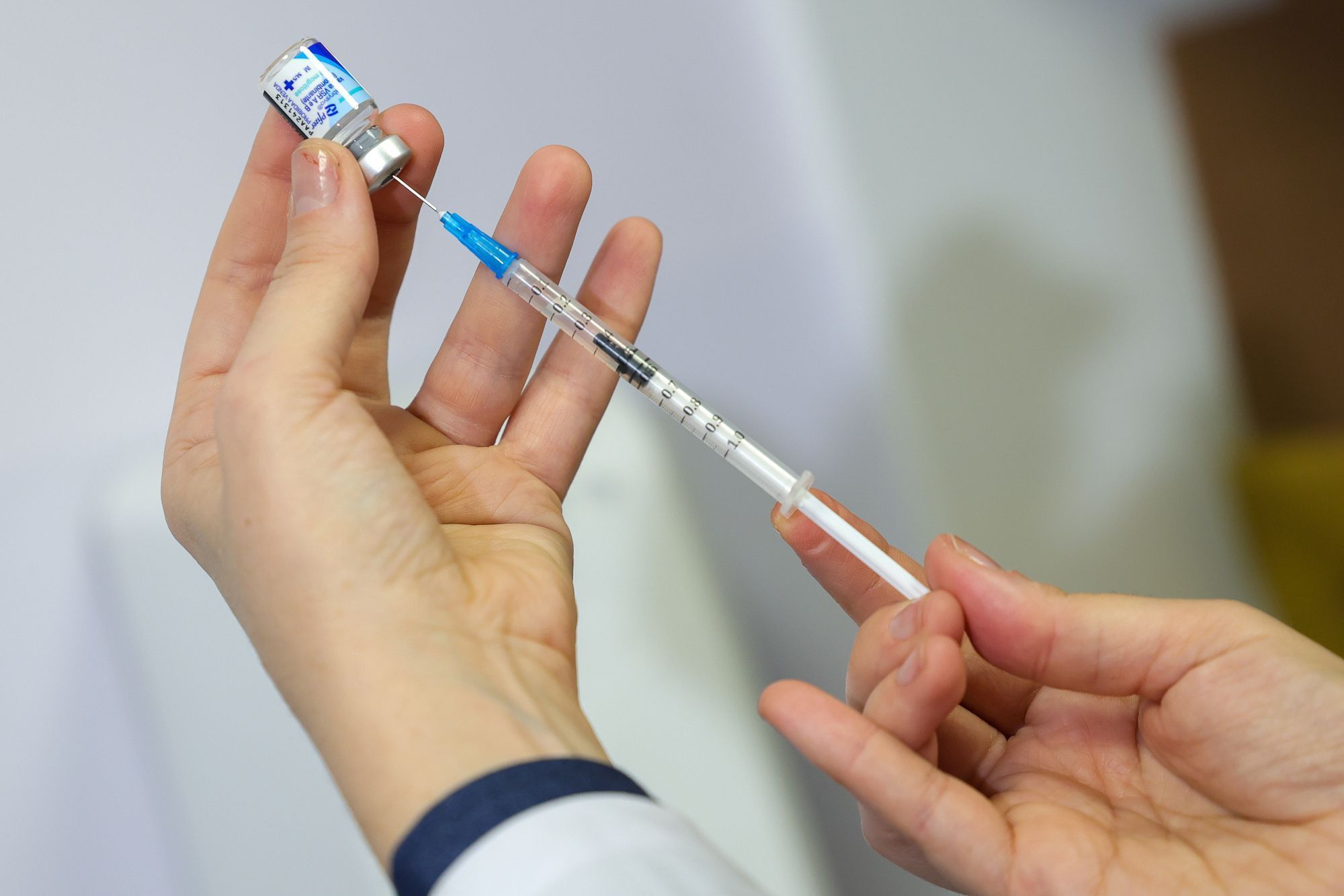 Vacinação contra gripe começa neste sábado; quem pode se vacinar?