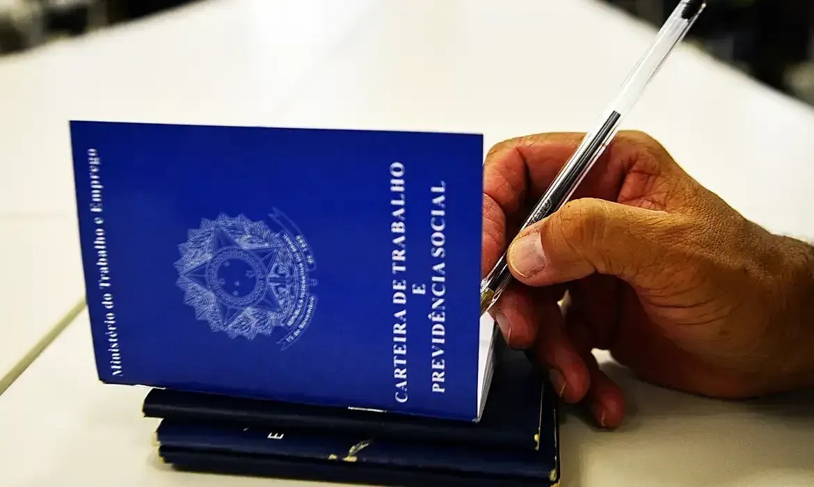Caged: Brasil cria 228,2 mil empregos em março com crescimento significativo