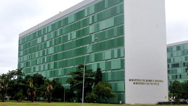 Sem Enel, governo convoca distribuidoras para garantir energia.