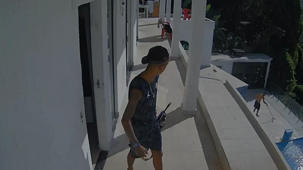 Vídeos mostram rotina de traficantes antes de ação no Vidigal