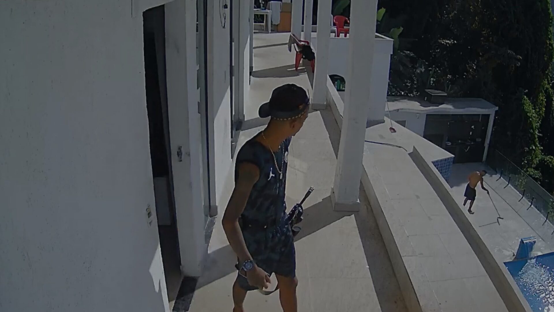 Vídeos mostram rotina de traficantes antes de ação no Vidigal