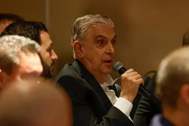 Petraglia, presidente do Athletico, defende a liga no Brasil