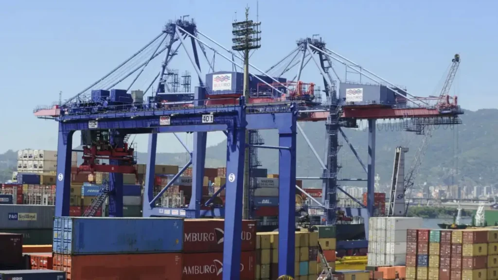 25 servidores da Receita são investigados em operação no Porto