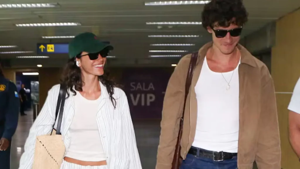 Bruna Marquezine e Shawn Mendes: romance em loja de luxo em LA