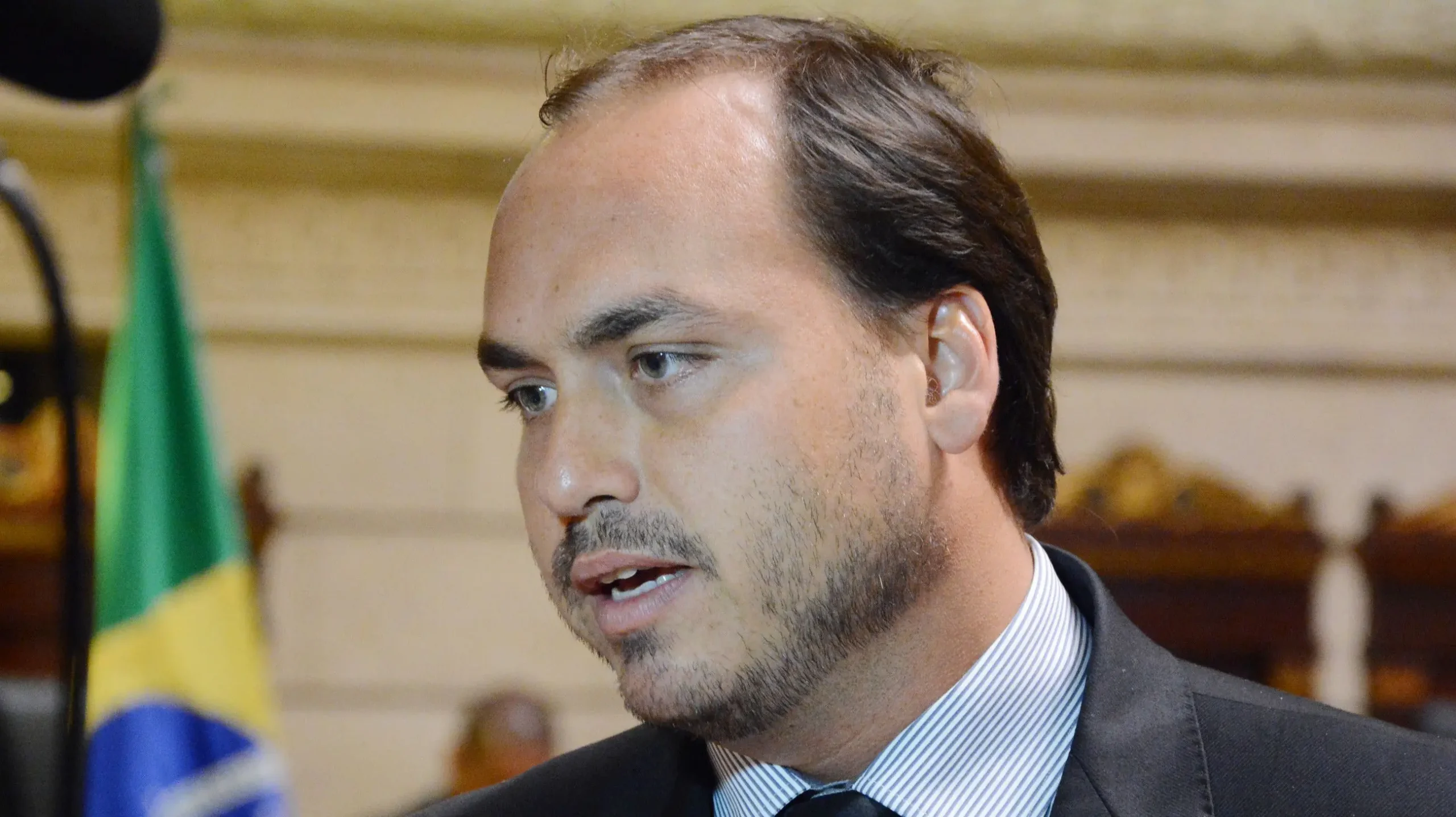 Carlos Bolsonaro diz que Flávio não repetirá erros do pai