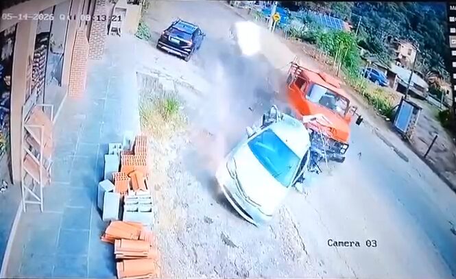Sobe para 4 o número de mortos em acidente no RJ com caminhão