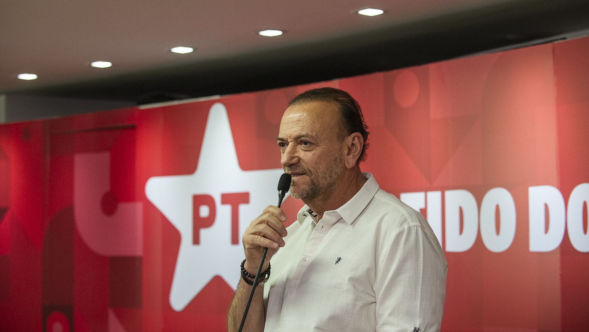 Edinho Silva diz que família Bolsonaro desgasta Brasil no exterior