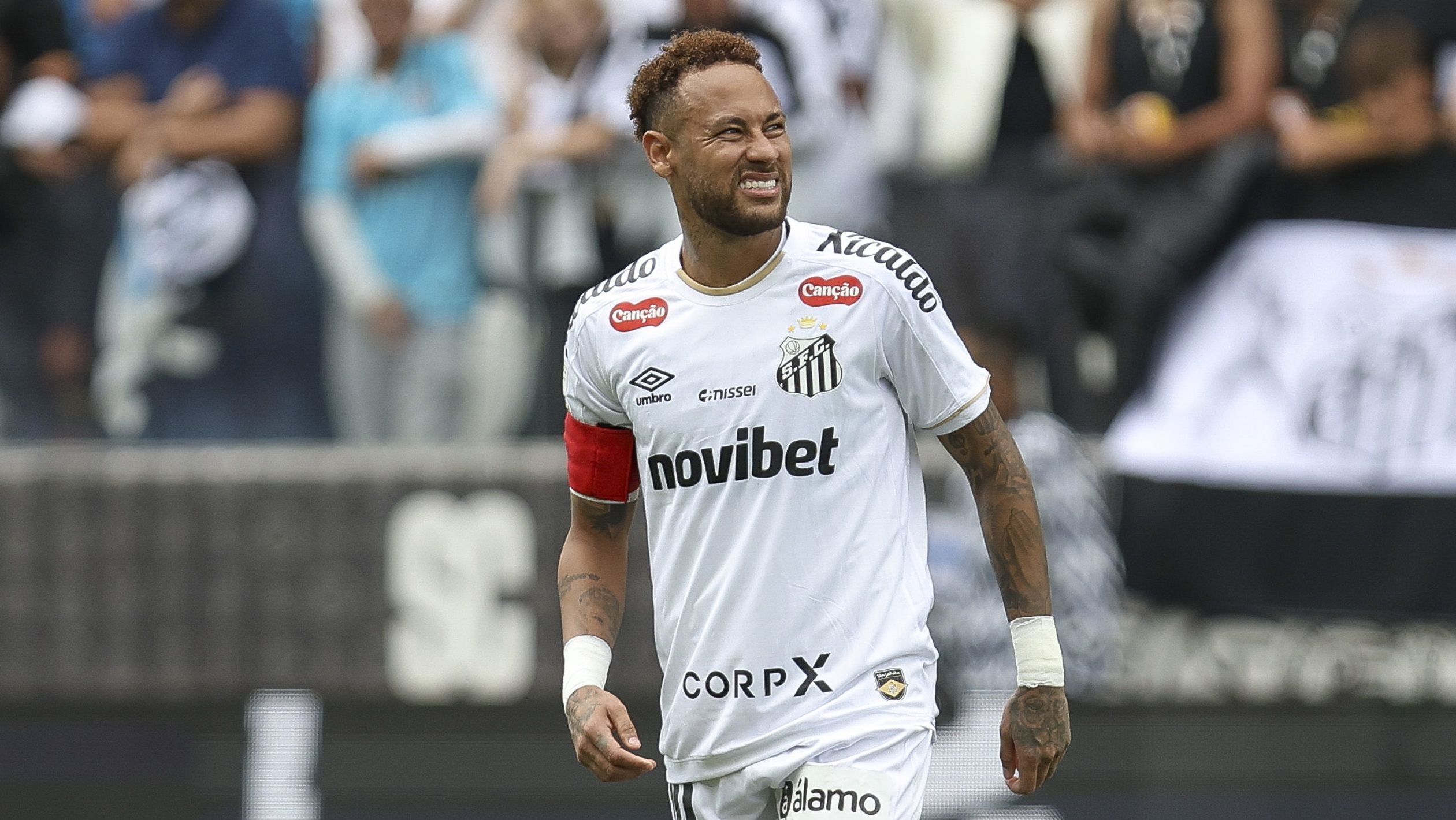 A menos de um mês da Copa, Neymar enfrenta edema preocupante