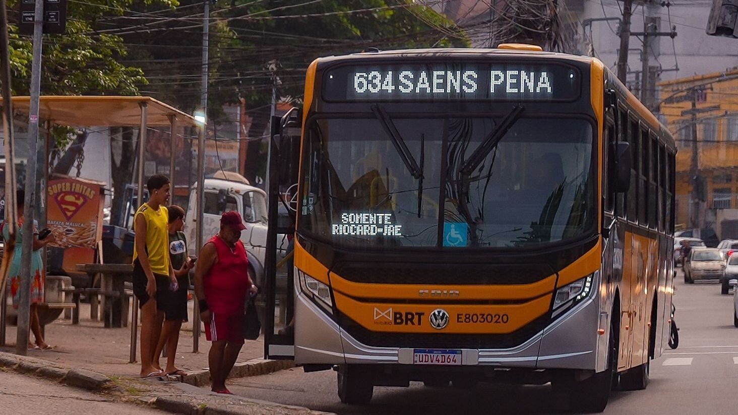 Rio inicia circulação de ônibus municipais com pagamento prático
