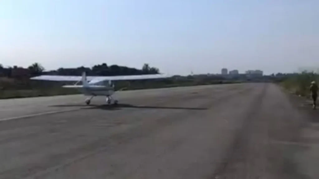Vídeo mostra avião decolando antes de cair em Nova Iguaçu.