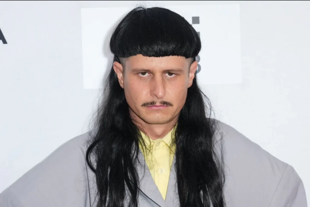Oliver Tree: IML coleta material genético do cantor