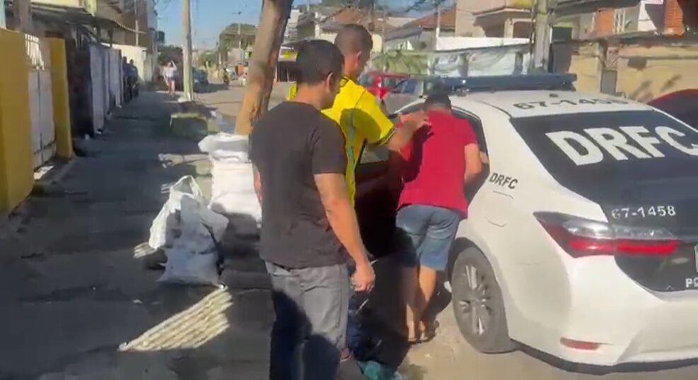 Polícia prende três suspeitos por roubo de carga de medicamentos