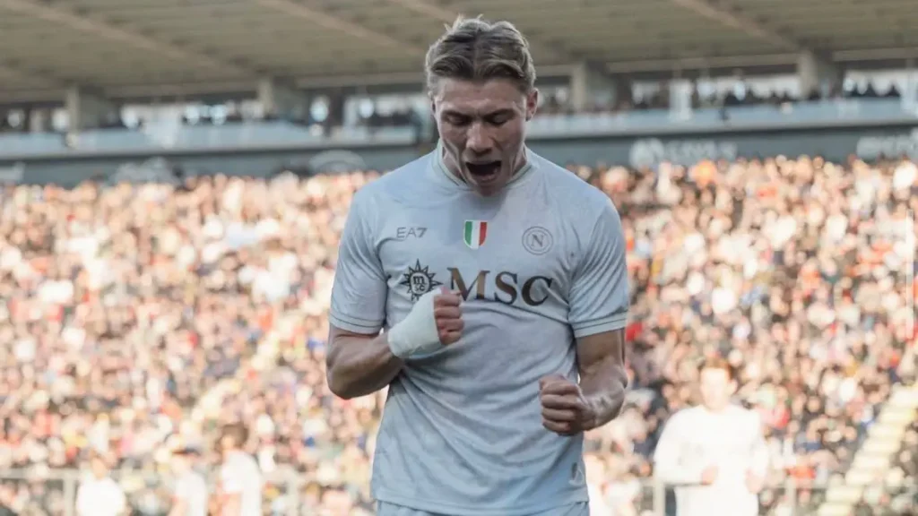 Napoli compra Hojlund em definitivo após temporada vitoriosa