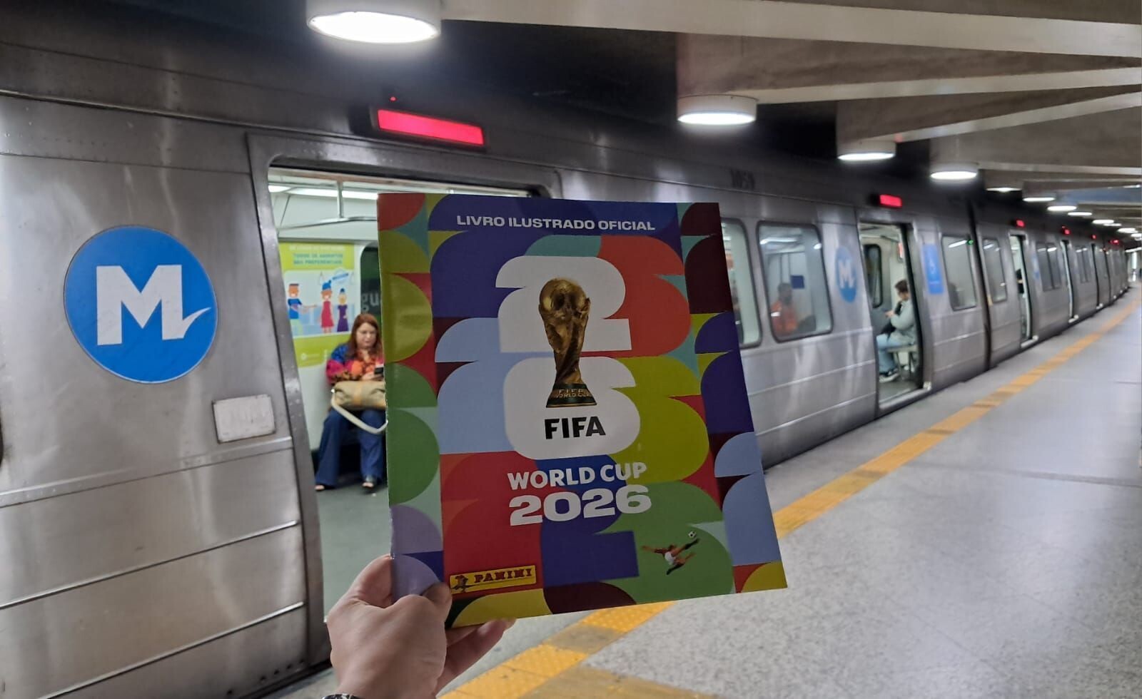 Copa do Mundo: MetrôRio oferece álbuns e figurinhas grátis