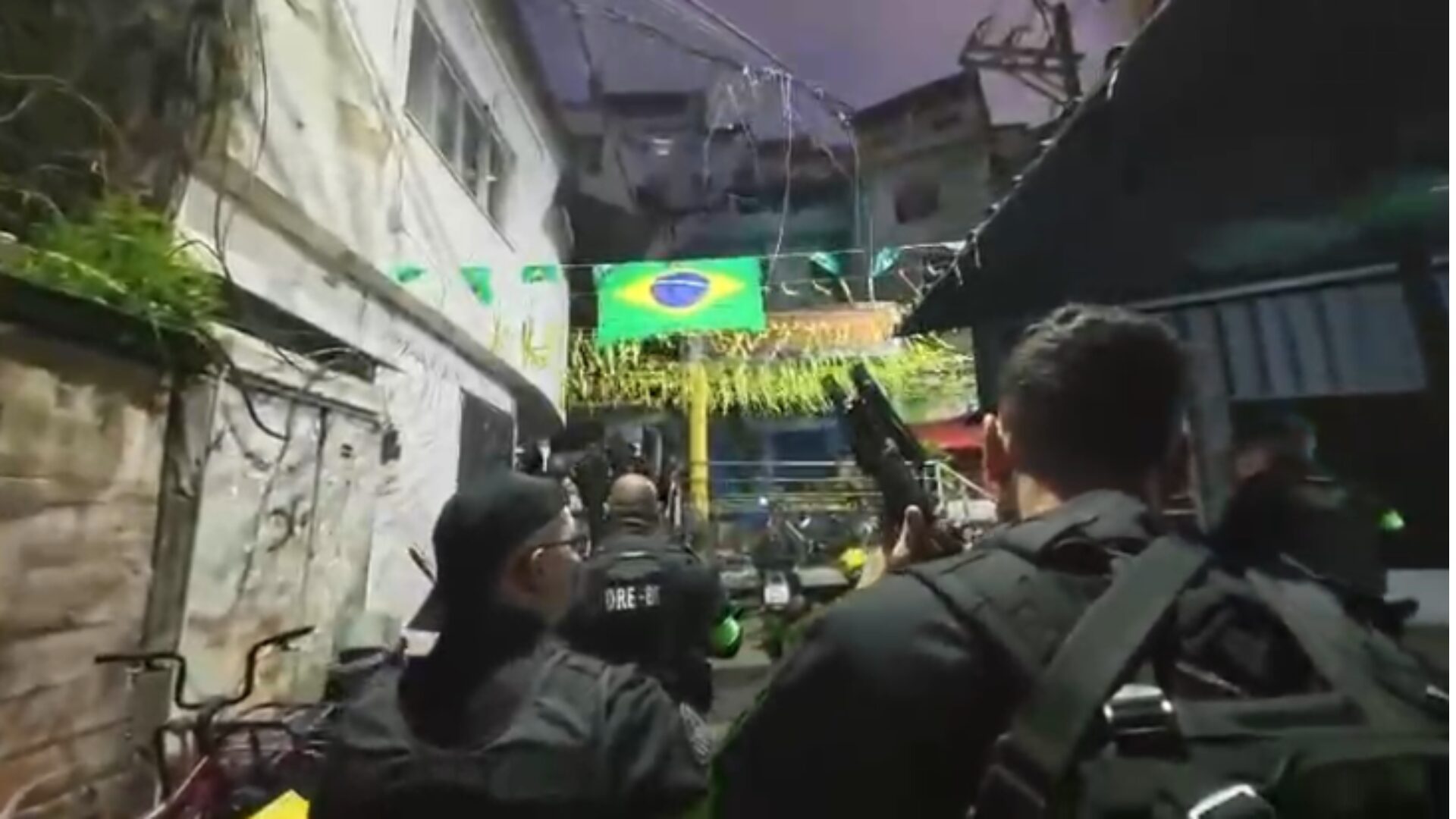 Operação contra CV no Morro Santa Marta resulta em tiroteio intenso