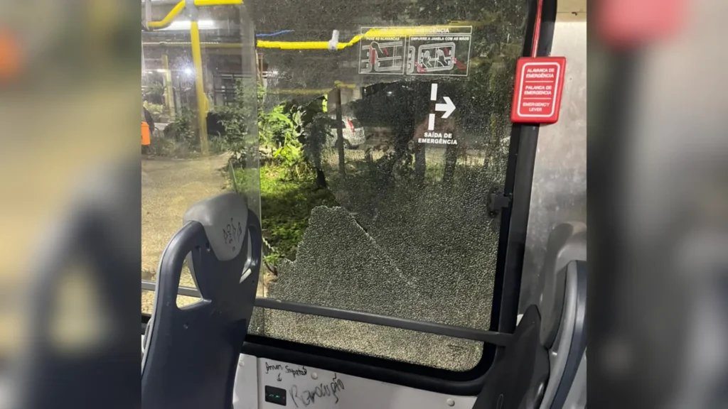 Rio: Passageiro é baleado dentro de ônibus em operação policial