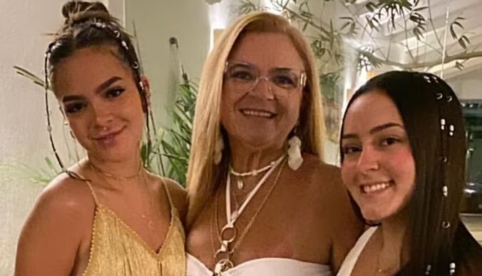 Mel Maia e irmã recebem diamantes de cinzas da mãe emocionantes