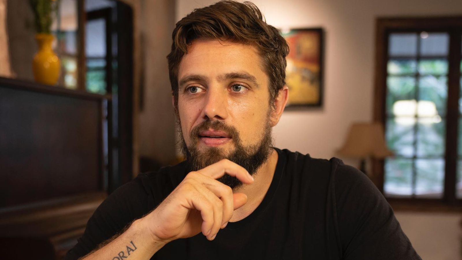 Rafael Cardoso se interna em clínica de reabilitação para recupera-se