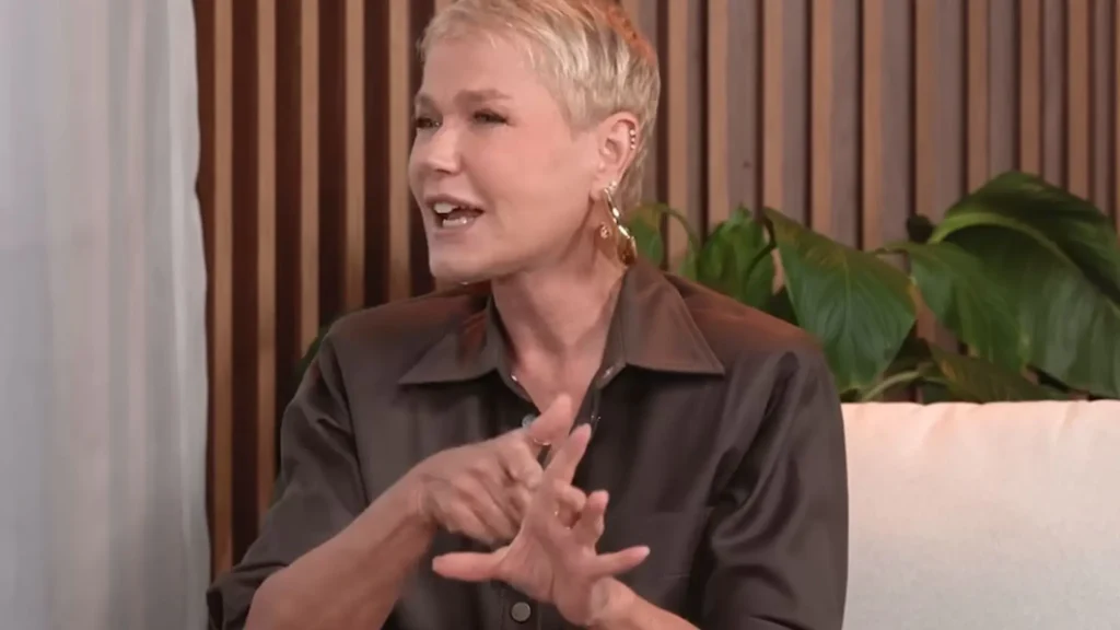 Xuxa choca ao afirmar que só faz uma refeição ao dia.
