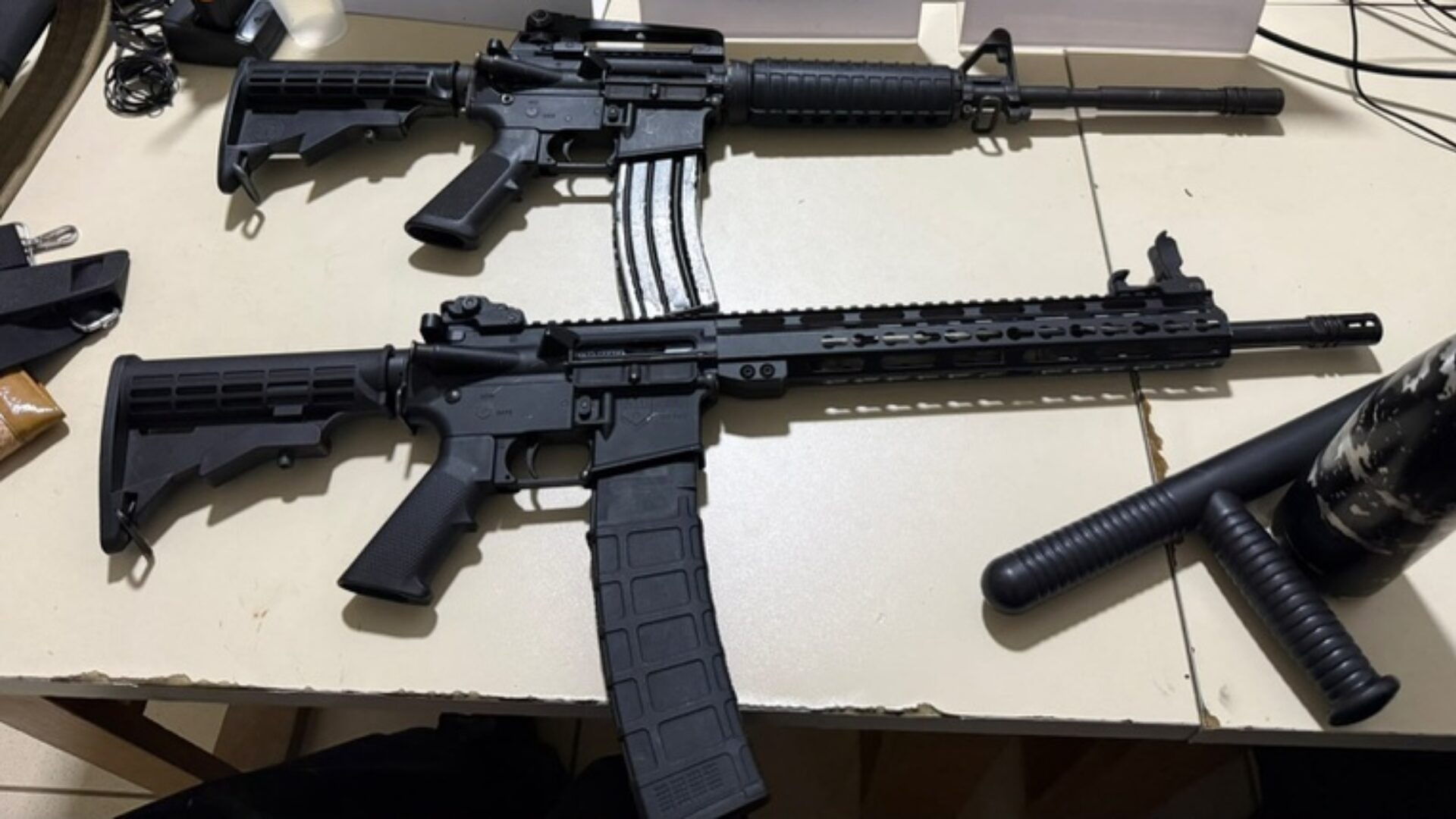 Armazém de armas é encontrado: três presos com fuzis no Acre