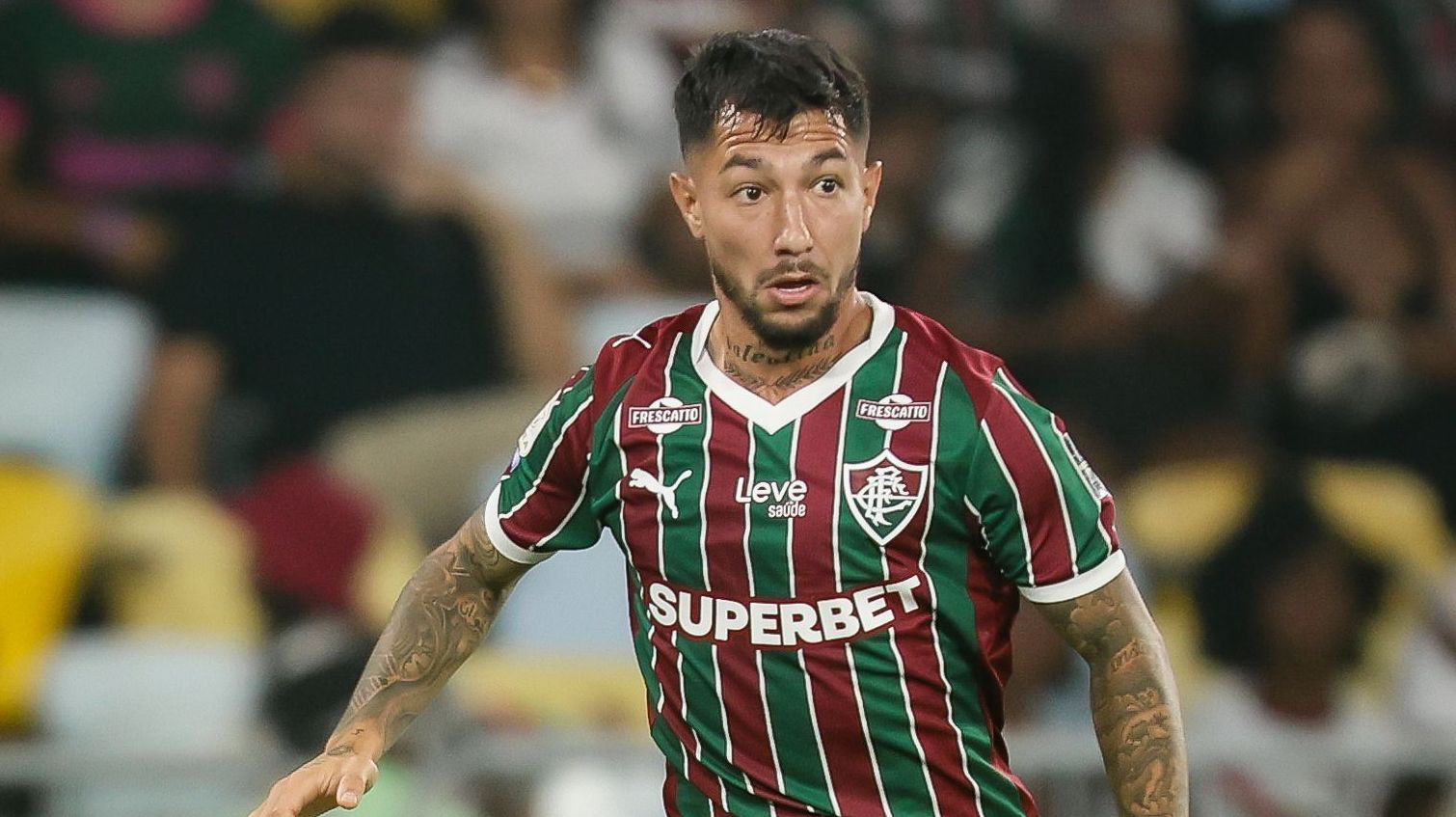 Zubeldía defende Lucho Acosta em meio a controvérsias deportivas
