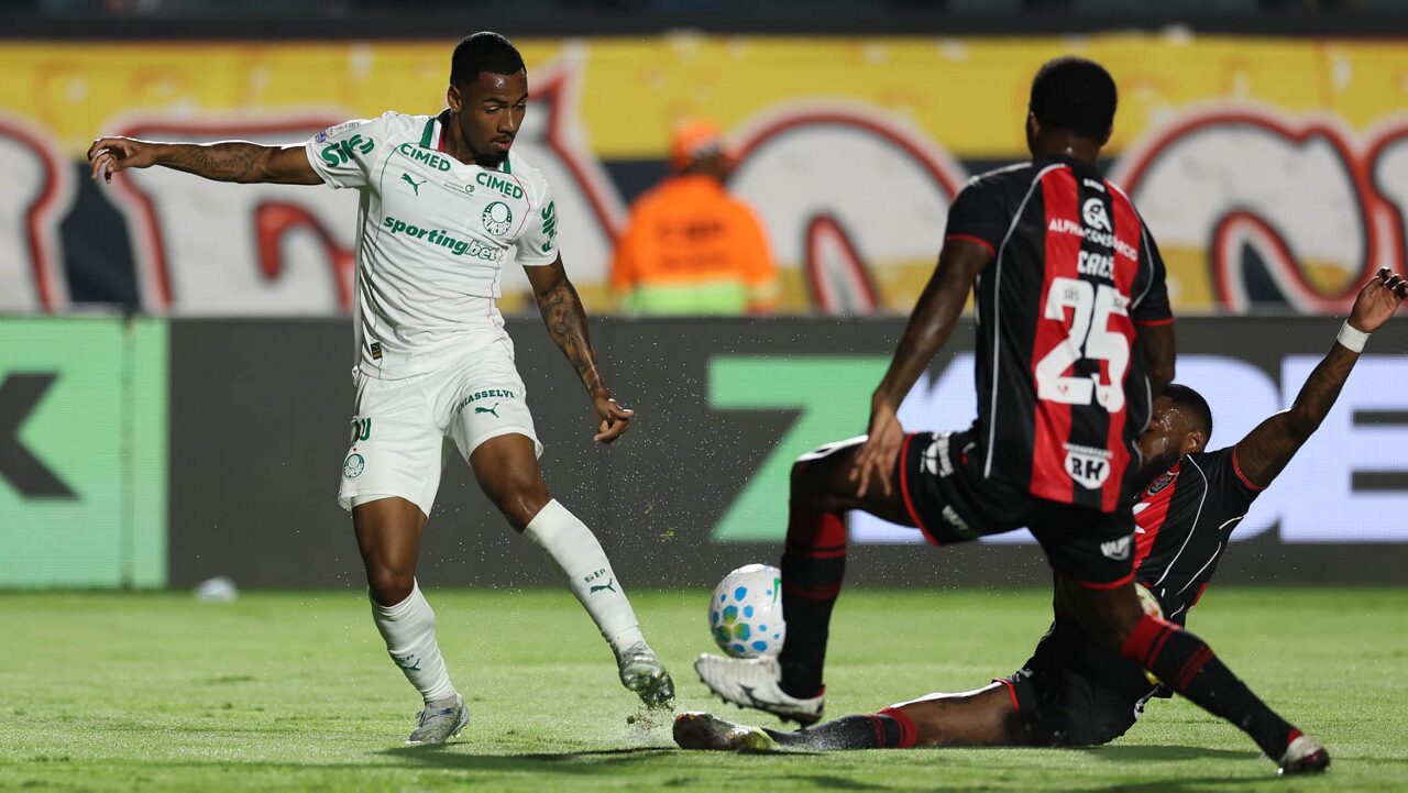 Presidente do Vitória detona arbitragem e critica decisão polêmica