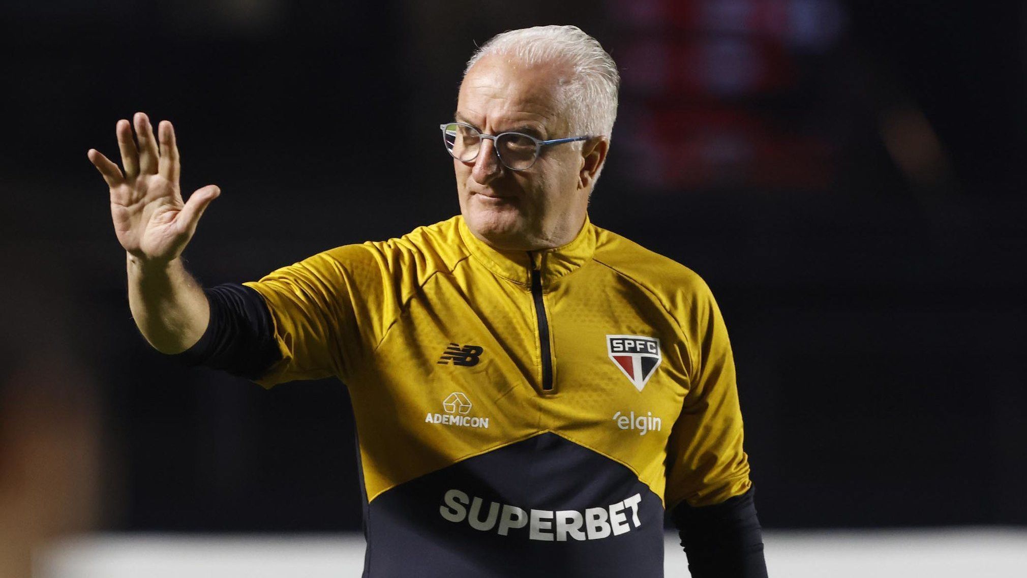 Dorival desabafa sobre crise do São Paulo e elogia Corinthians