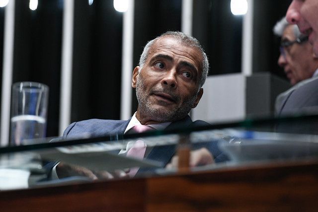 Romário deixa PL após 5 anos e apoia Paes no Rio