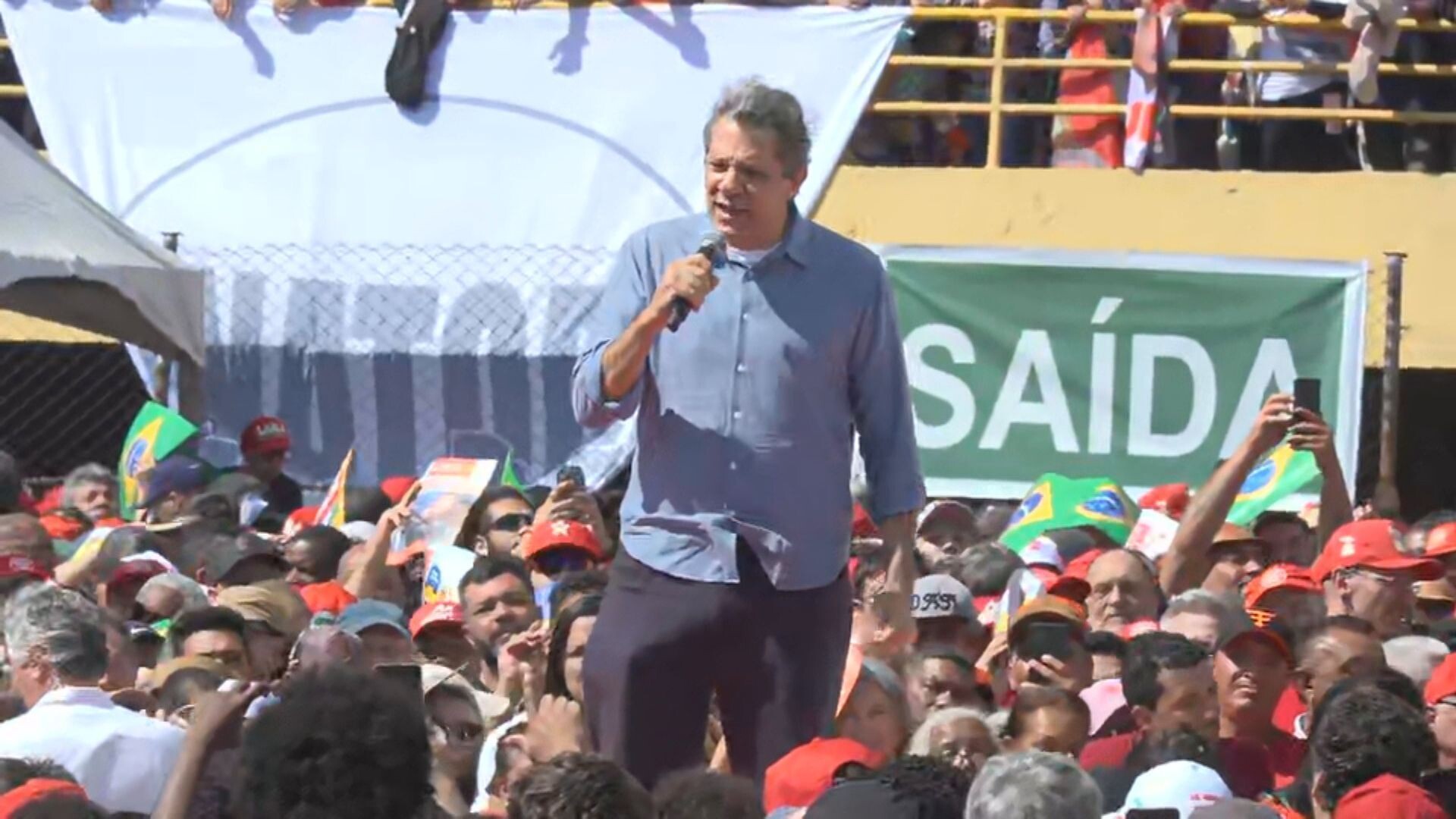 Haddad lança campanha em evento exaltando Lula e esperanças para o futuro