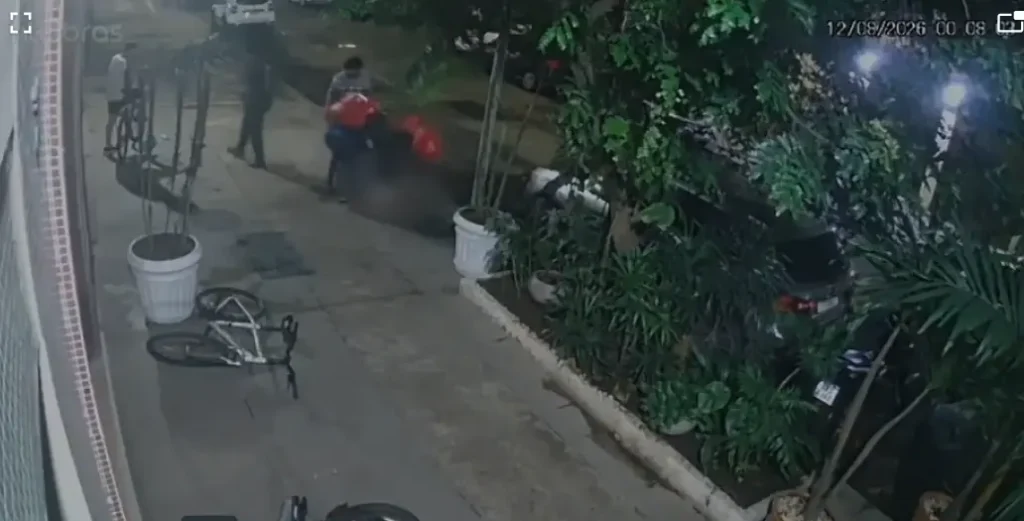Câmeras registraram linchamento de ciclista confundido com ladrão em Copacabana