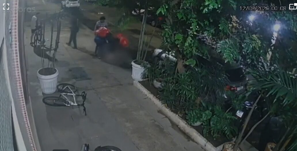 Câmeras registraram linchamento de ciclista confundido com ladrão em Copacabana