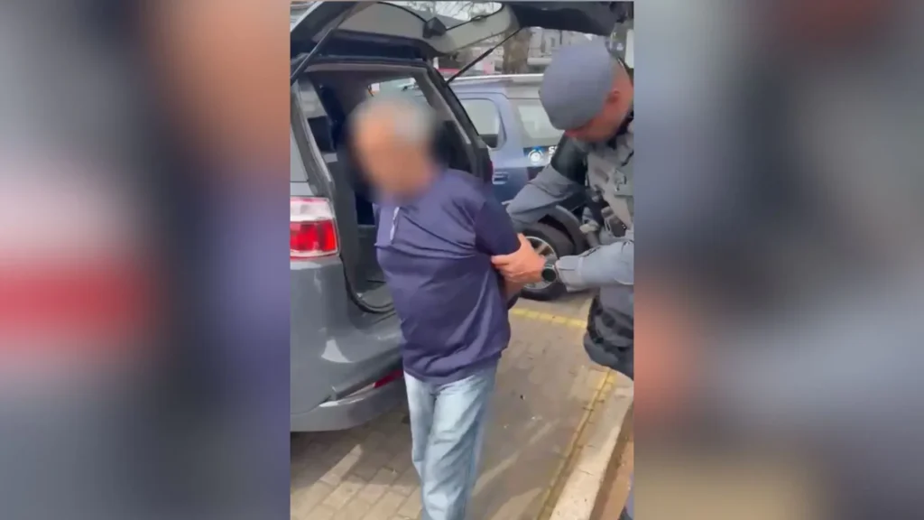 Idoso que traficava peças de armas dos EUA é preso em SP