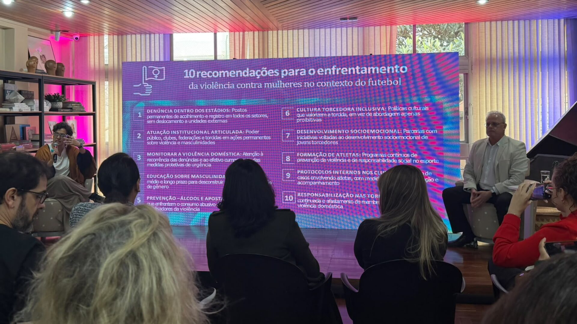 Registros de violência contra mulheres jovens sobem 44% em jogos