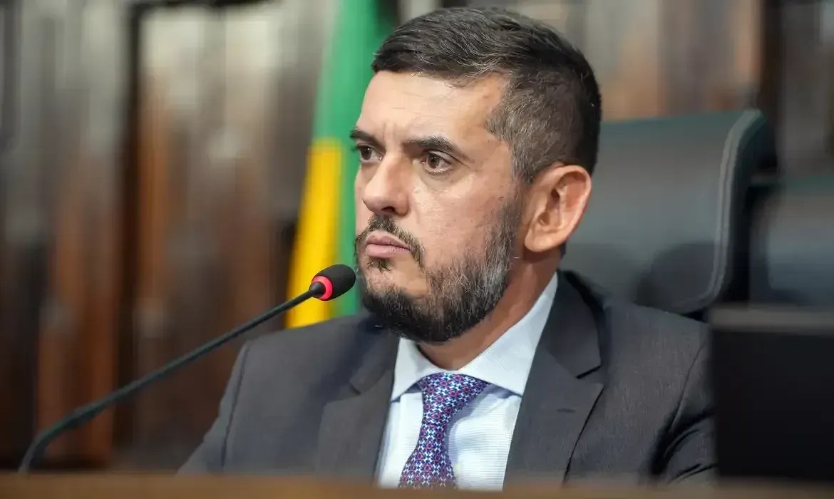 Moraes vota para tornar Bacellar réu por vazamento de sigilos