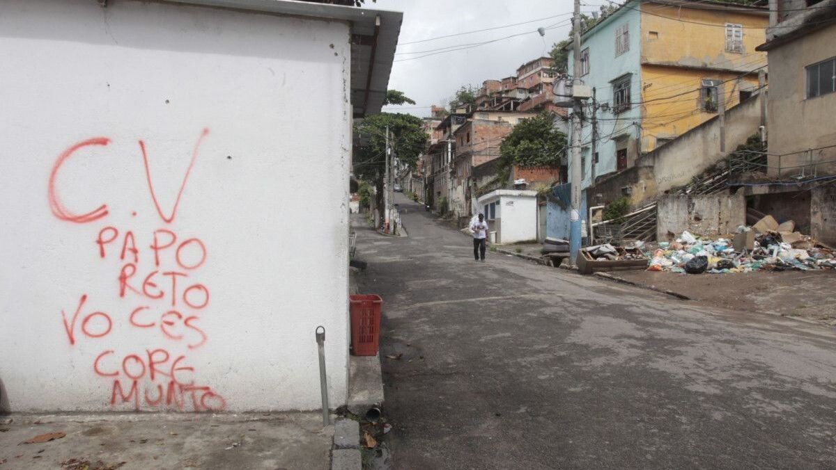 Polícia tenta prender dezenas de integrantes do CV no Rio hoje