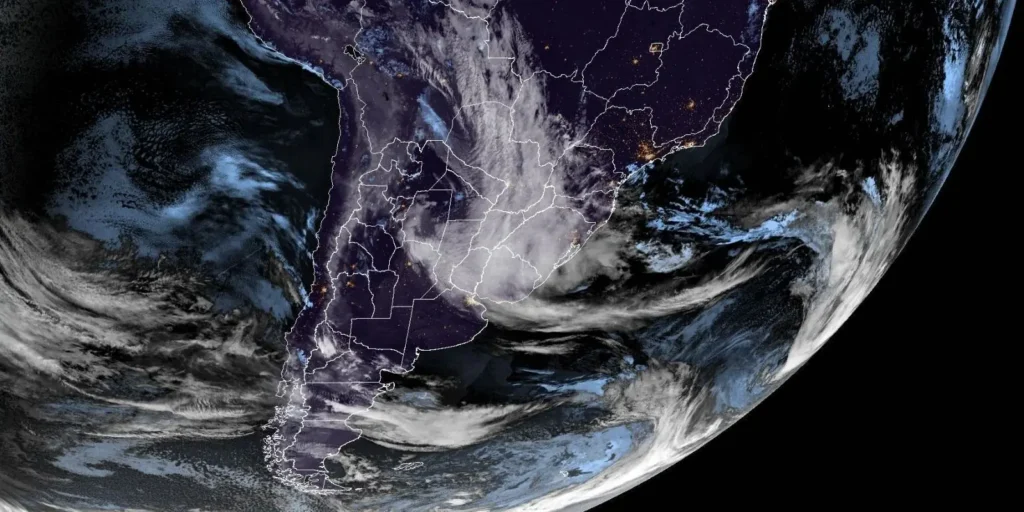 Ciclone extratropical na costa do Brasil alerta estados em risco