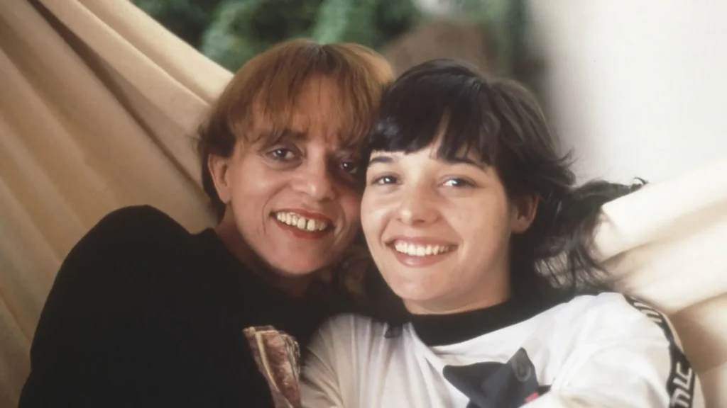Gloria Perez homenageia Daniella Perez em seu aniversário de 56 anos