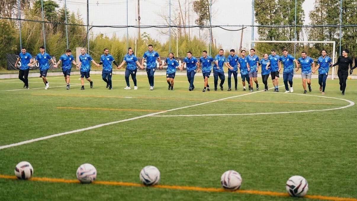 Escolinhas de futebol ensinam crianças a combater a violência