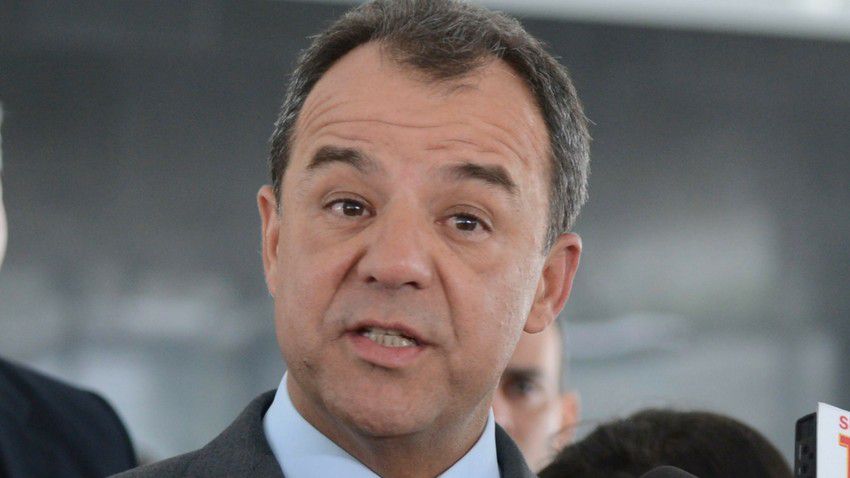 De chá de luxo a TV de 65 polegadas: as regalias de Cabral