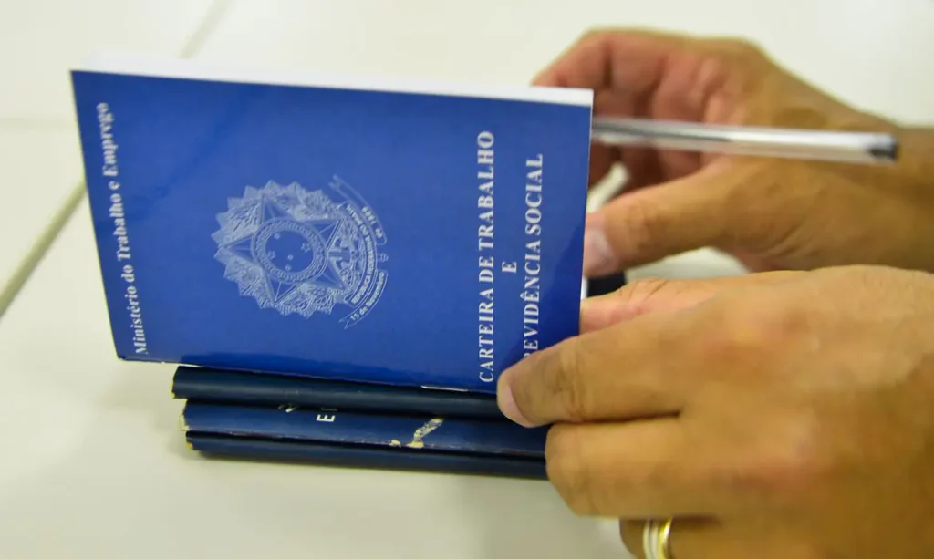 Brasil cria 165,8 mil empregos formais em agosto de 2023
