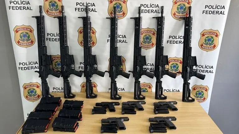 RJ: PF apreende fuzis e combate fraudes no registro de armas