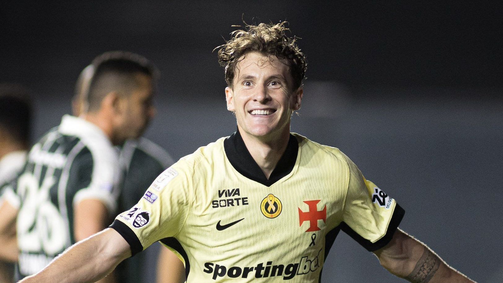 Brasileirão: Vasco atropela Coritiba e garante vitória contundente