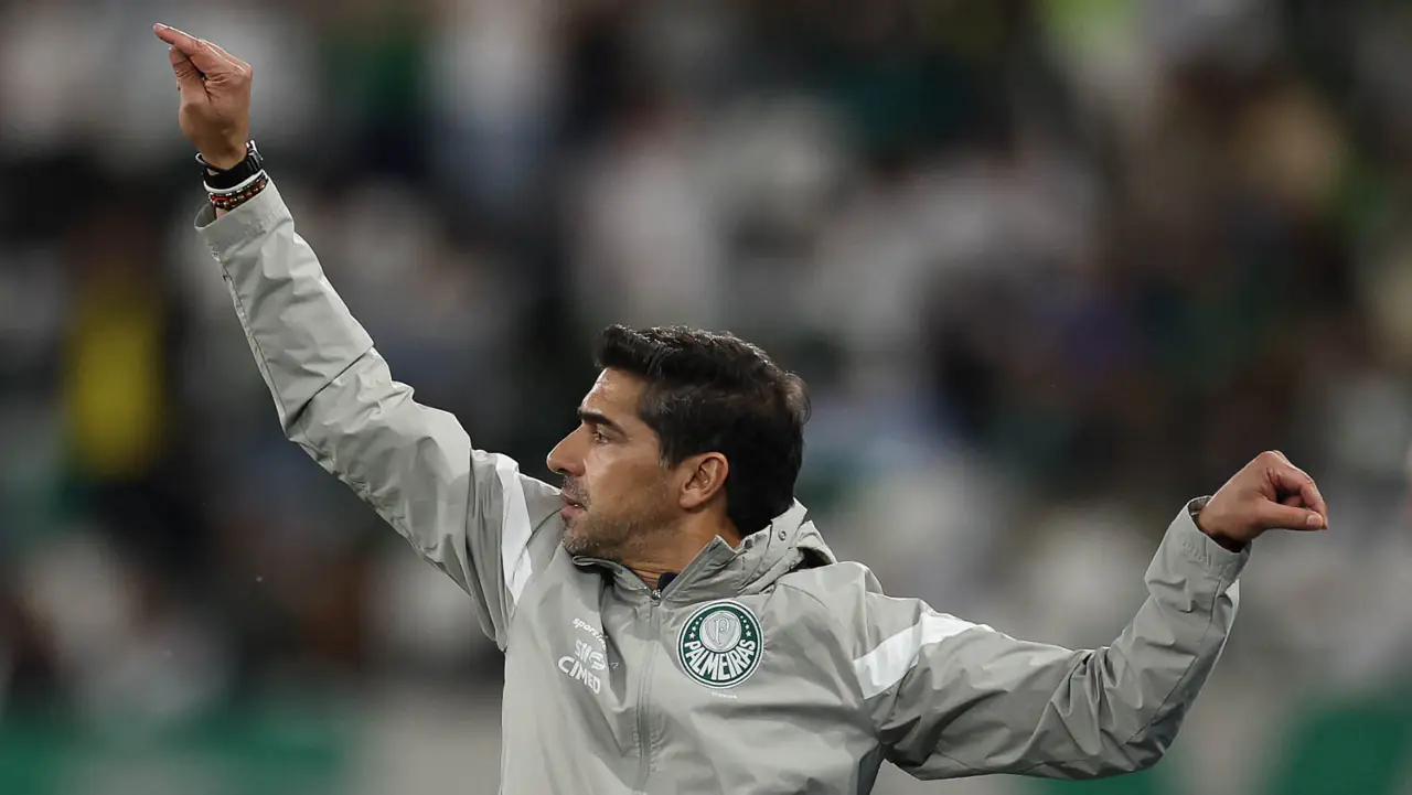 Felipe Melo critica Abel após tropeço: Palmeiras merece mais respeito