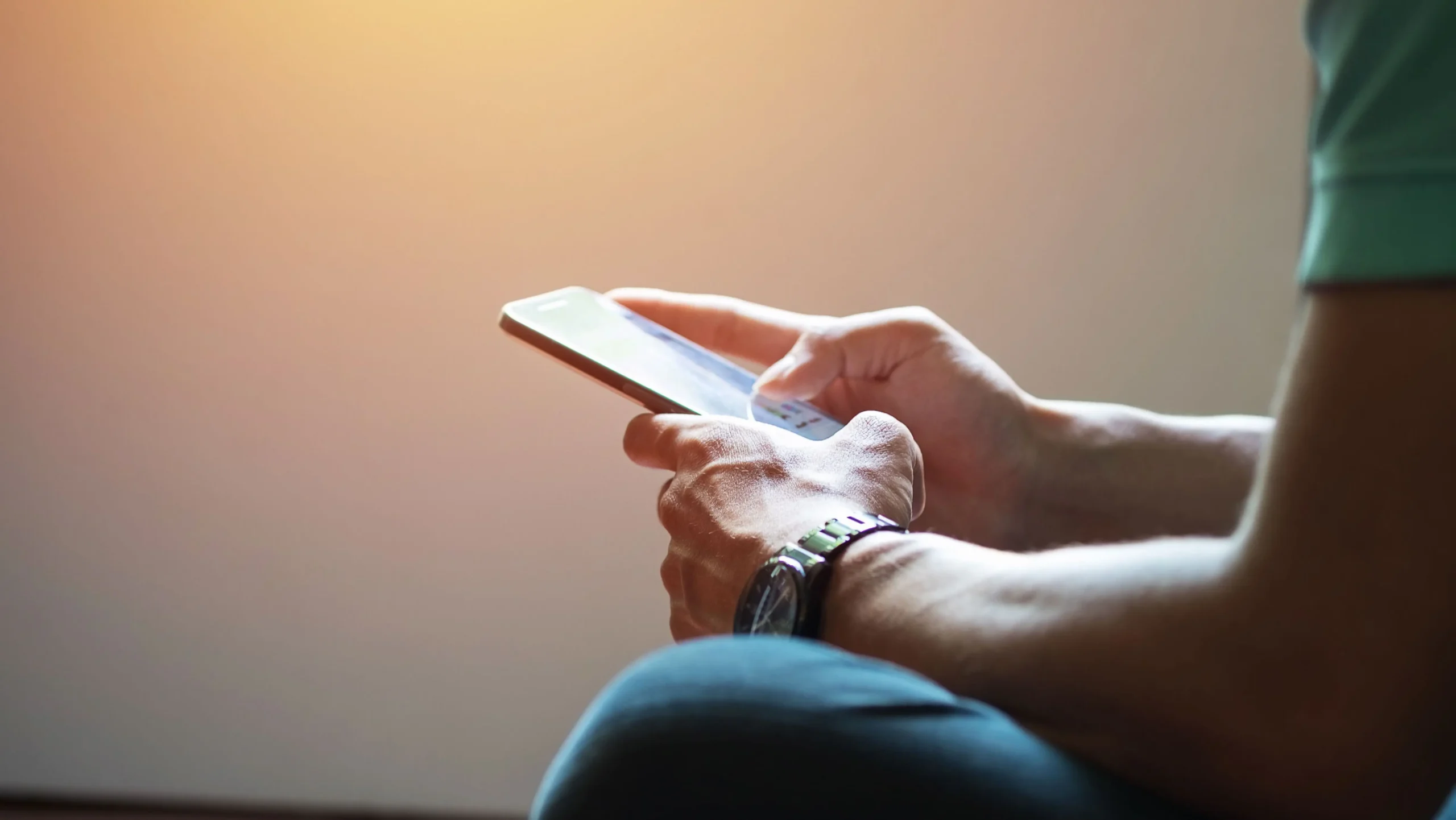 Idade de agressores em redes sociais diminui e preocupa famílias