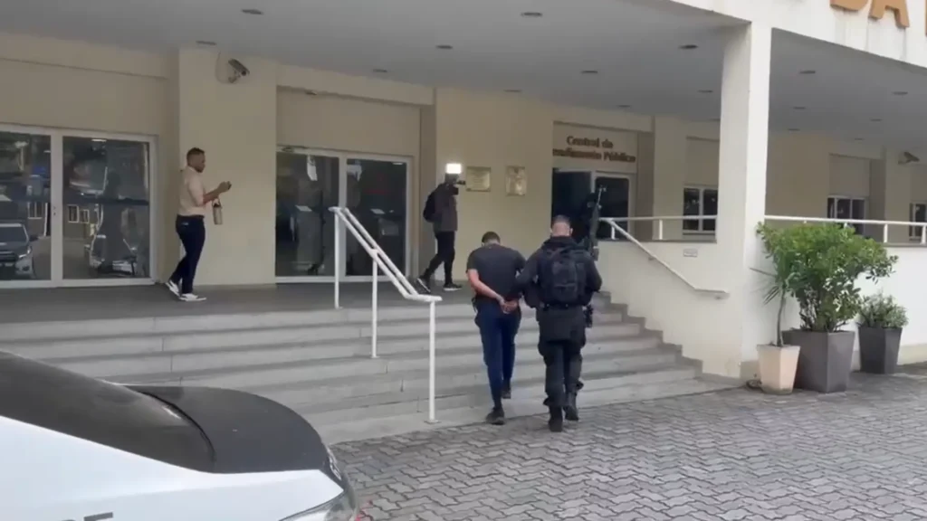 Esquema de tráfico com PMs e Comando Vermelho é desmantelado no RJ